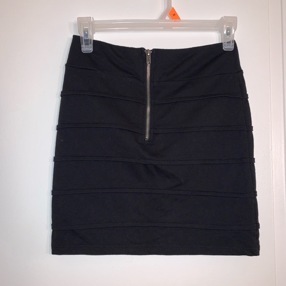 Black miniskirt size 4 - Picture 4 of 5